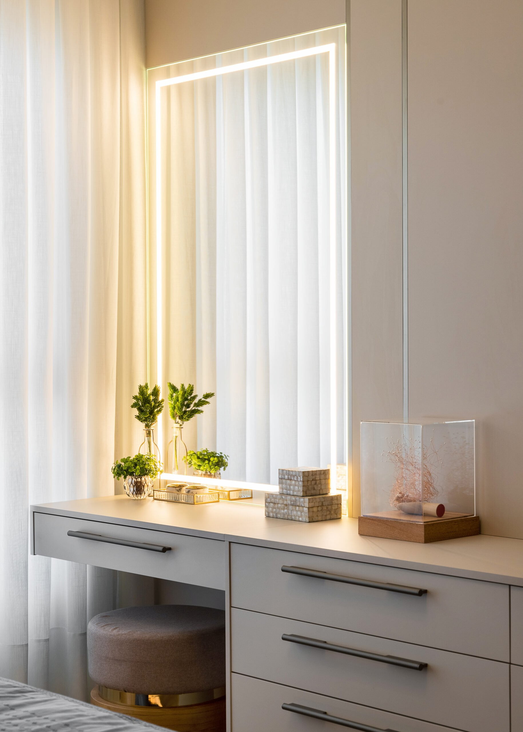 Bem Leve Design de Interiores | Deise e James | Quarto Casal - 006