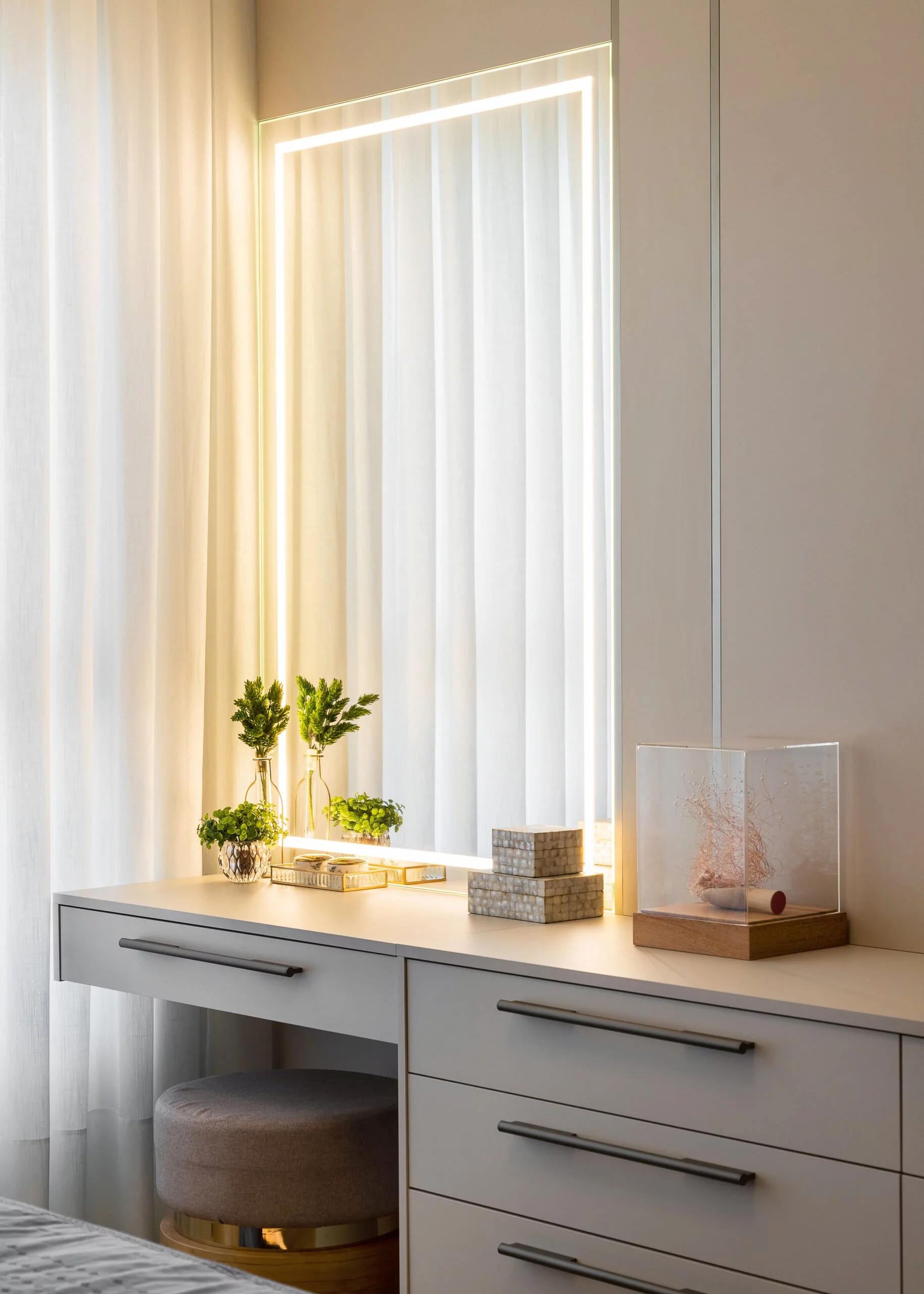 Bem Leve Design de Interiores | Deise e James | Quarto Casal - 006