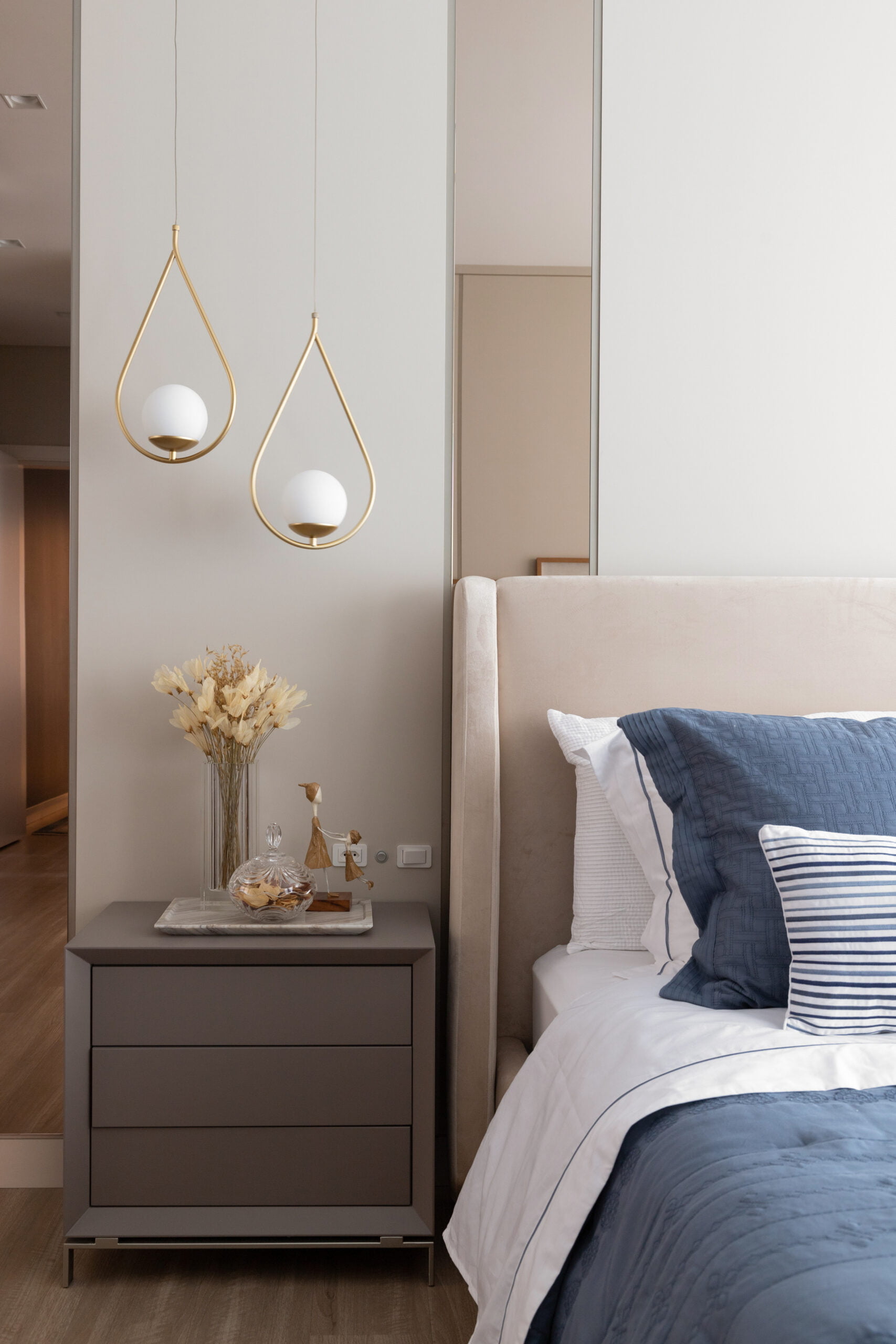 Bem Leve Design de Interiores | Deise e James | Quarto Casal - 010